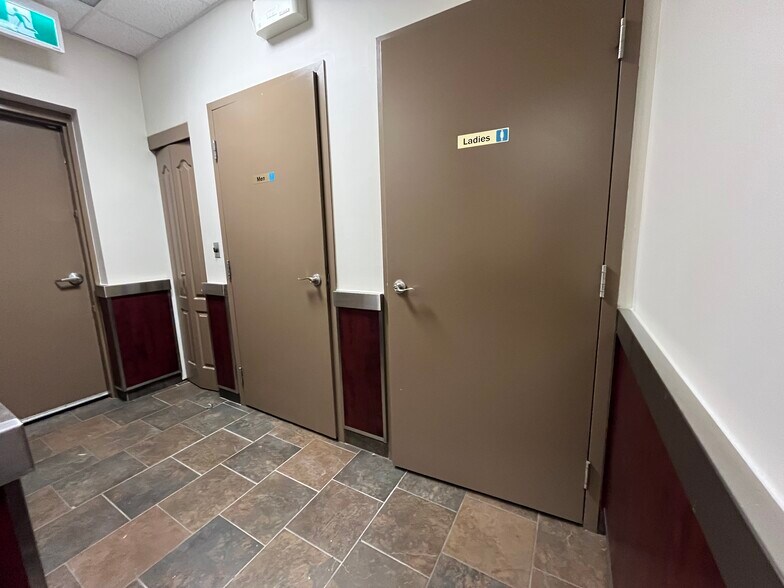 More Photos Of 419 St Clair St, Chatham Storefront For Lease