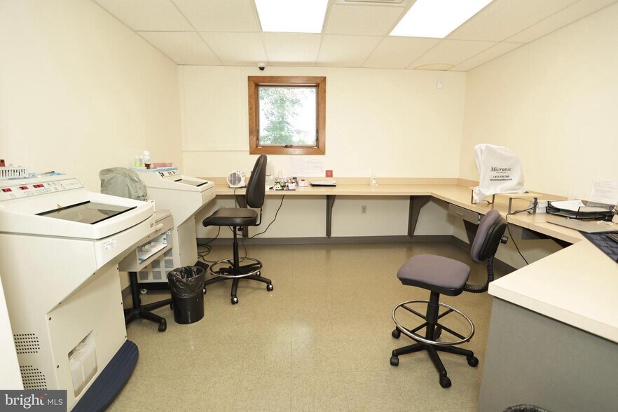More Photos Of 399 Front St, Elmer Medical For Lease