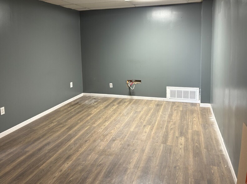 More Photos Of 1516 W Mound St, Columbus Light Distribution For Lease