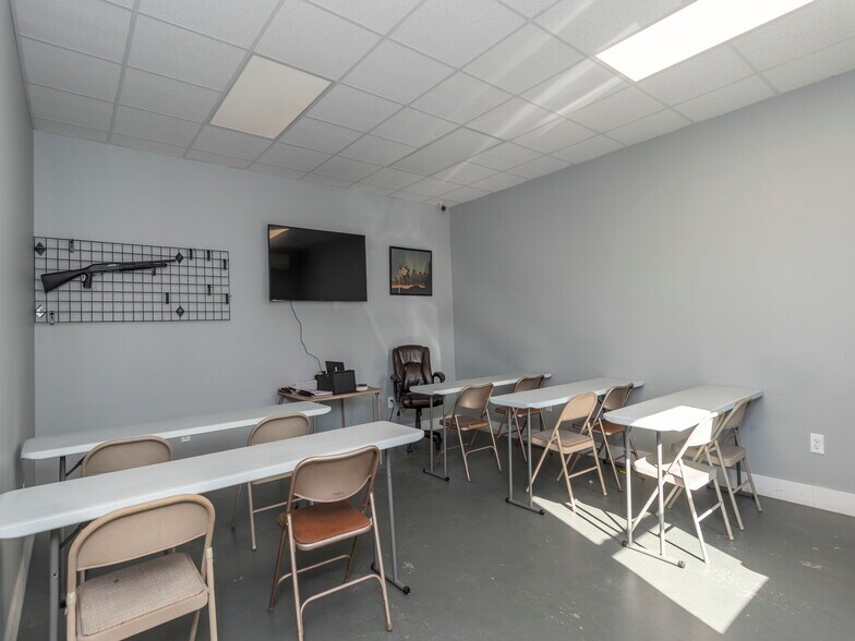 More Photos Of 17 Palmer Rd, Waynesville Warehouse For Sale