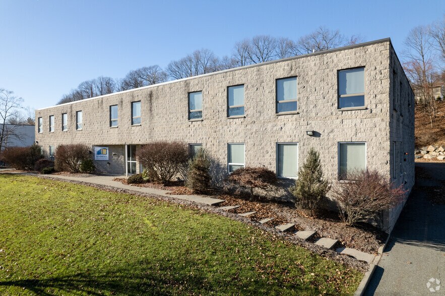 Primary Photo Of 550 Commerce St, Franklin Lakes Warehouse For Lease