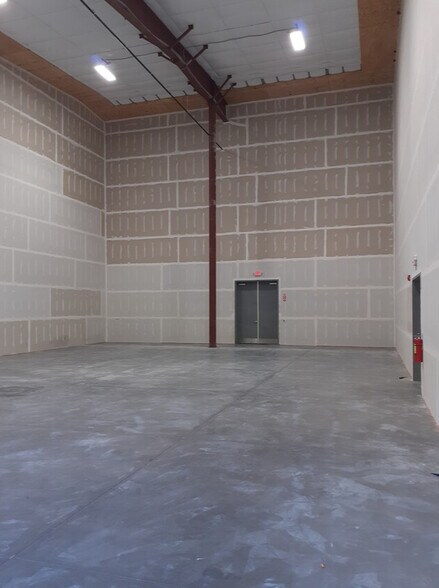 More Photos Of 2256 NY-17K, Montgomery Distribution For Sale