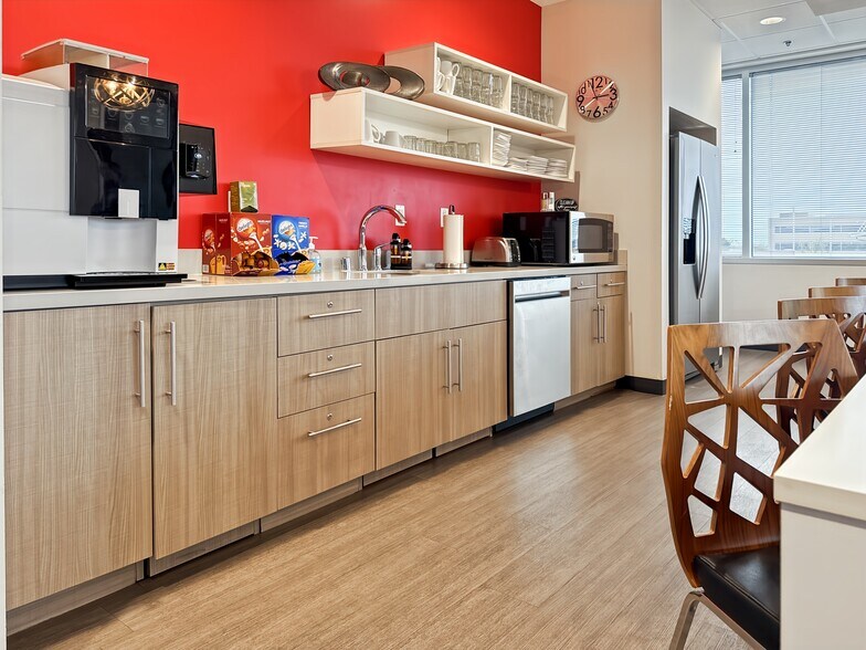 More Photos Of 20860 N Tatum Blvd, Phoenix Coworking Space