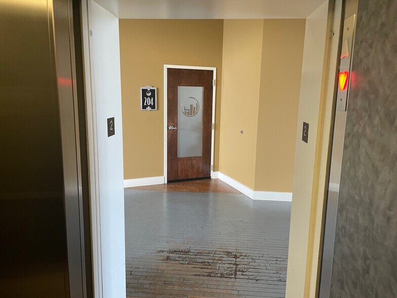 More Photos Of 3121 Broadway St, Paducah Storefront Retail Office For Sale