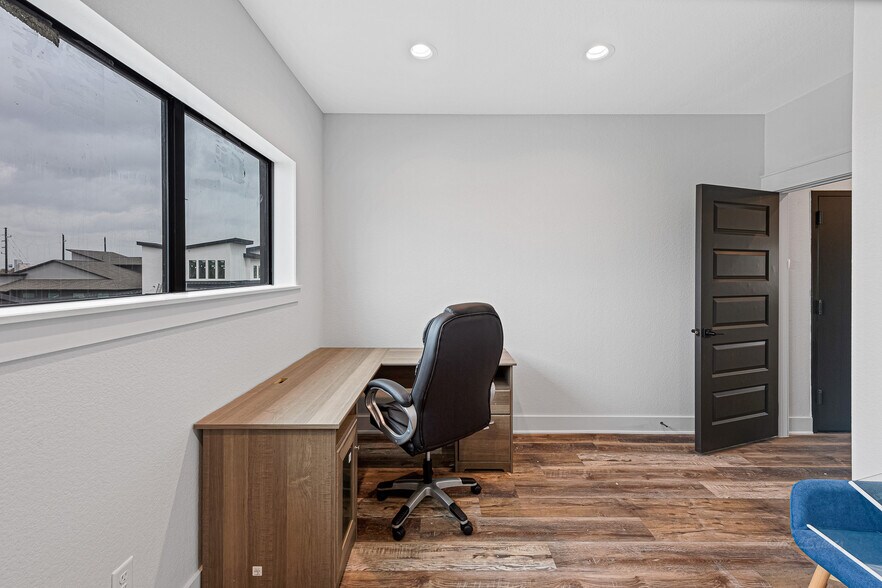 More Photos Of 225 Bella Katy Dr, Katy Medical For Sale