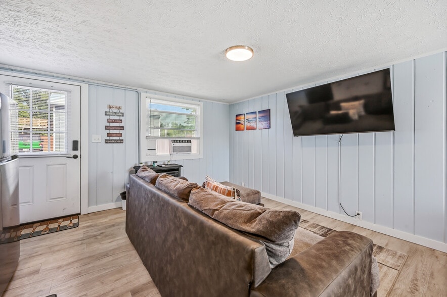 More Photos Of 5214 Old Lake Rd, Geneva Apartments For Sale