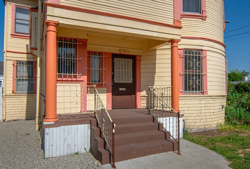 More Photos Of 1703 Toberman St, Los Angeles Apartments For Sale