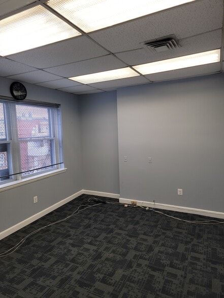 More Photos Of 2115 N Charles St, Baltimore Office Residential For Lease