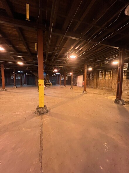 More Photos Of 1251 W Market St, Warren Manufacturing For Lease