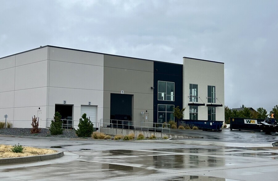 More Photos Of 3437 W Water St, Riverton Industrial For Lease