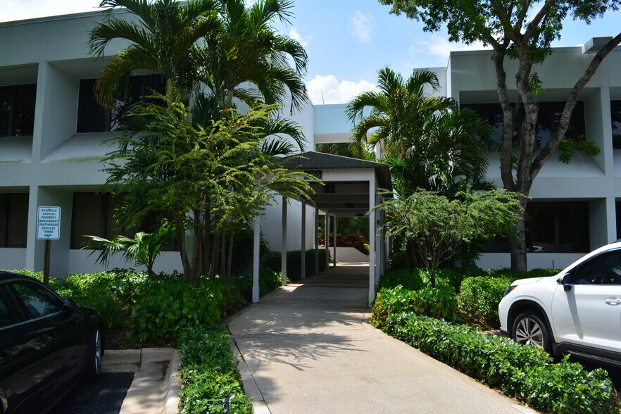 More Photos Of 2295 NW Corporate Blvd, Boca Raton Office Residential For Lease