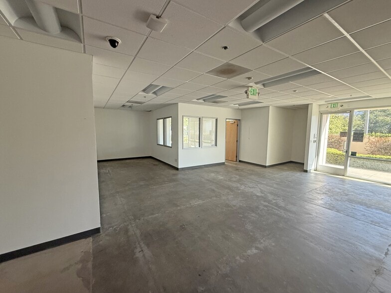 More Photos Of 15853 Monte St, Sylmar Distribution For Sale