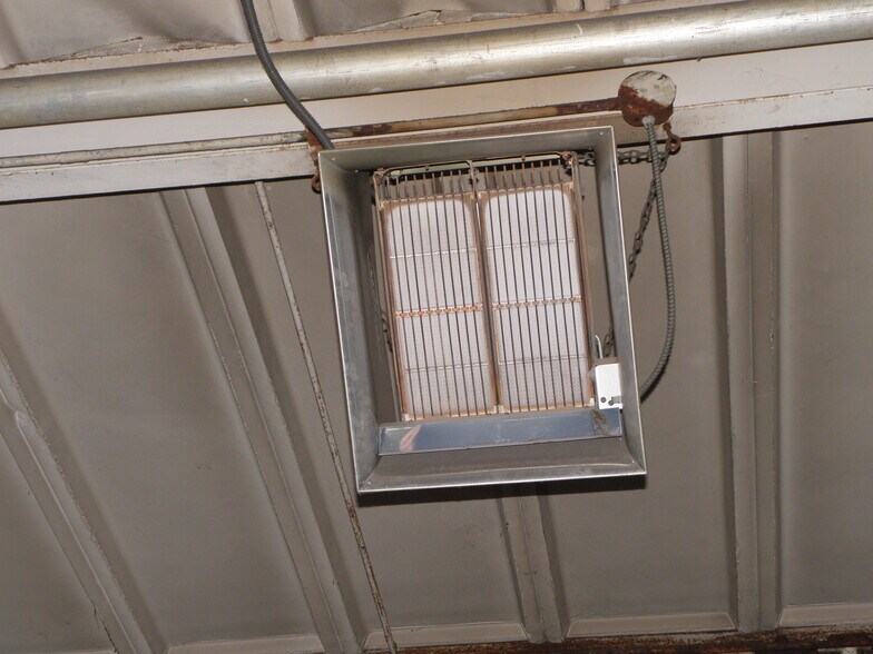 More Photos Of 922 Armstrong St, Morris Distribution For Lease