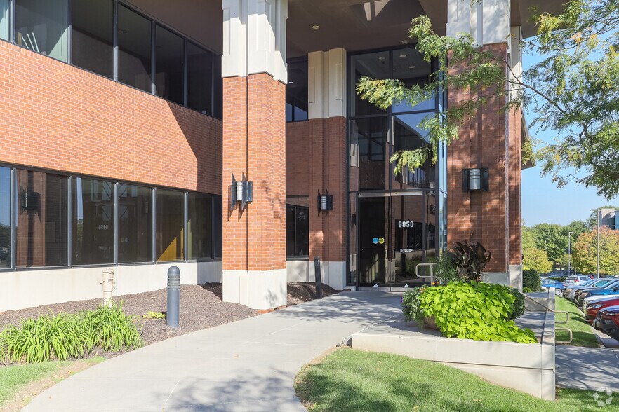 More Photos Of 9850 Nicholas St, Omaha Office For Lease