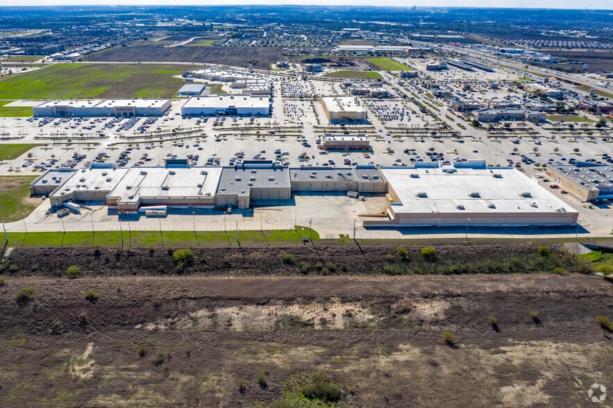 More Photos Of IH-35 @ Loop 306, New Braunfels Unknown For Lease