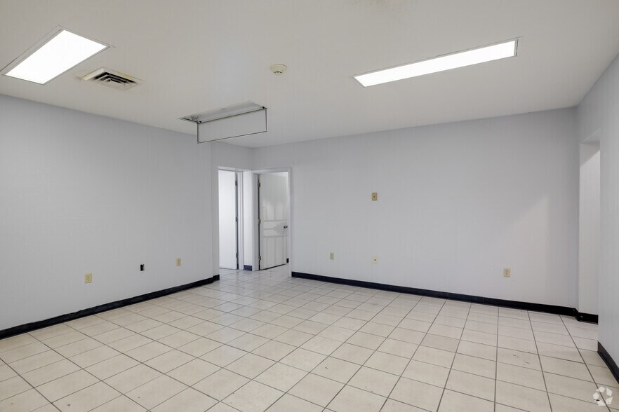 More Photos Of 9211 N 9th Ave, Phoenix Service For Sale