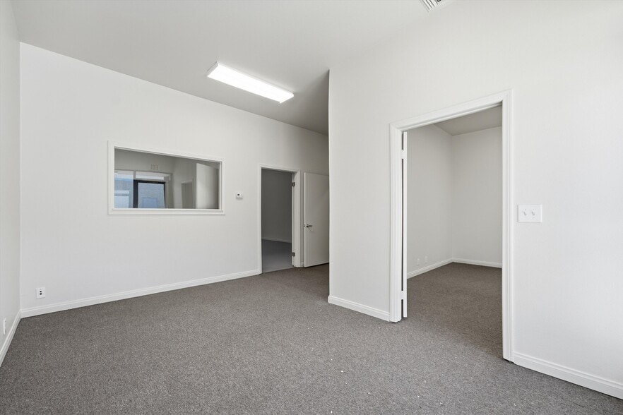 More Photos Of 42207 6th St W, Lancaster Warehouse For Lease