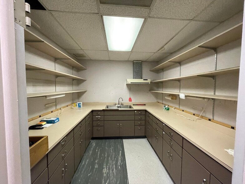 More Photos Of 11355 Pembrooke Sq, Waldorf Medical For Sale