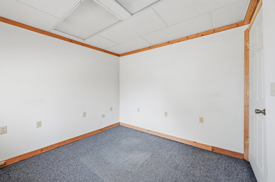 More Photos Of 3433 Sharon Rd, West Middlesex Warehouse For Sale