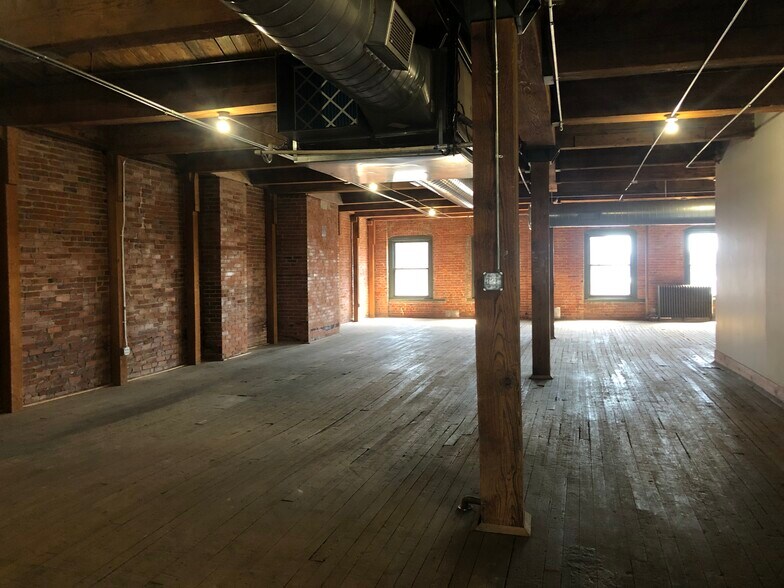 More Photos Of 1427 W 9th St, Kansas City Office For Lease