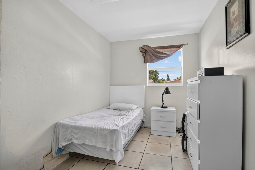 More Photos Of Blue Heron Blvd - 40 Bed Licensed Independent Living Facility, Riviera Beach Healthcare For Sale