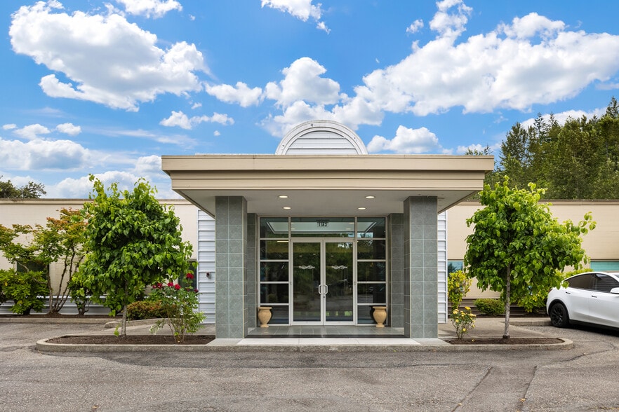 More Photos Of 1871 NW Gilman Blvd, Issaquah Flex For Lease