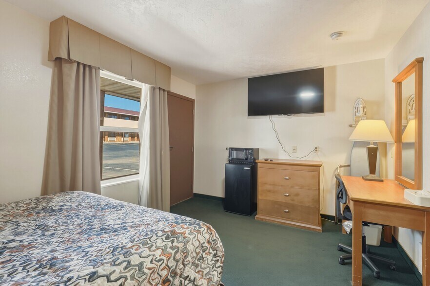 More Photos Of 311 E Main St, Vernal Hotel For Sale