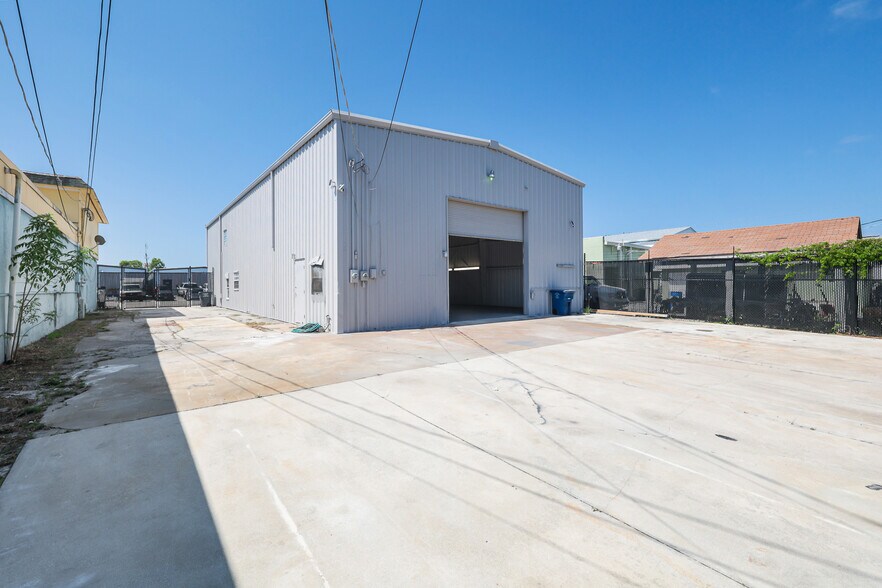 More Photos Of 1911 Dana Dr, Fort Myers Warehouse For Sale