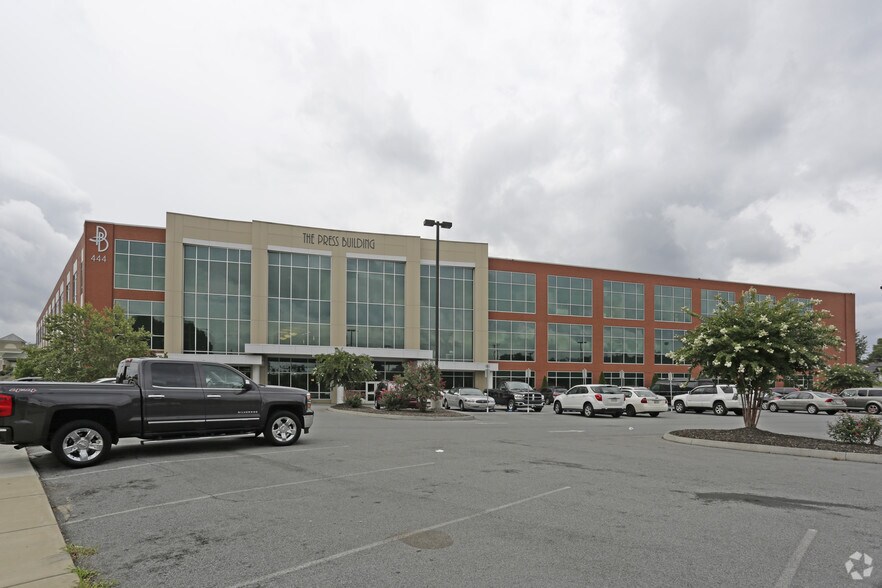 More Photos Of 400-444 Clinchfield St, Kingsport Medical For Lease