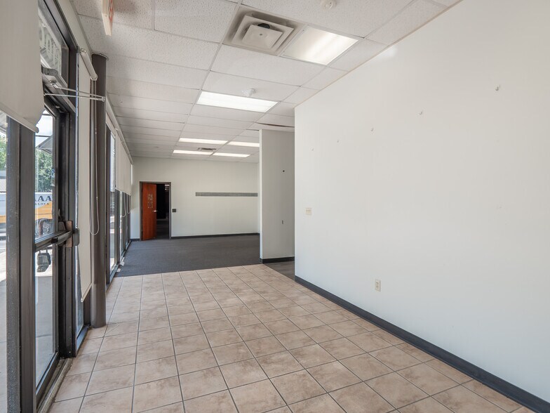 More Photos Of 900 Bugg Ln, San Marcos Storefront For Lease