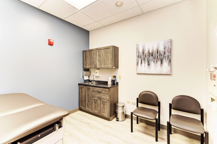 More Photos Of 2550 Compass Rd, Glenview Medical For Sale