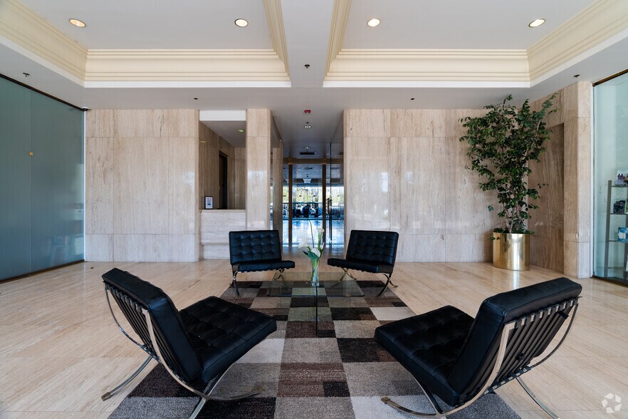 More Photos Of 5060 California Ave, Bakersfield Unknown For Lease