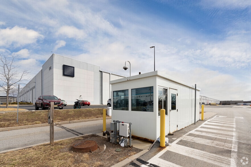 More Photos Of 586 Gulf Ave, Staten Island Distribution For Lease
