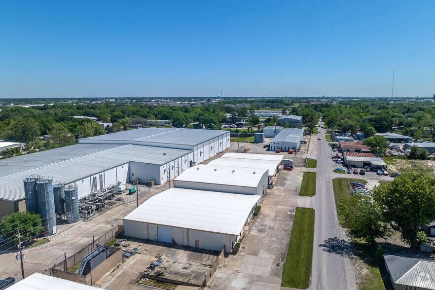 More Photos Of 9110 Meadow Vista Blvd, Houston Warehouse For Lease