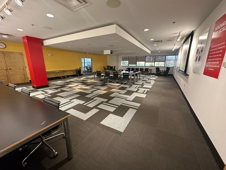 More Photos Of 7007 Discovery Blvd, Dublin Office For Sale