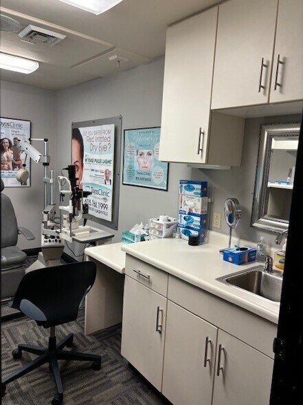 More Photos Of 2204 Crestmoor Rd, Nashville Medical For Lease