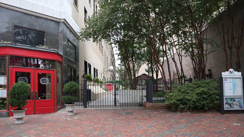 More Photos Of 80 Monroe Ave, Memphis Office For Lease