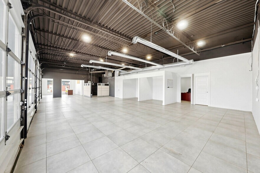 More Photos Of 1502 Speers Rd, Oakville Auto Repair For Lease