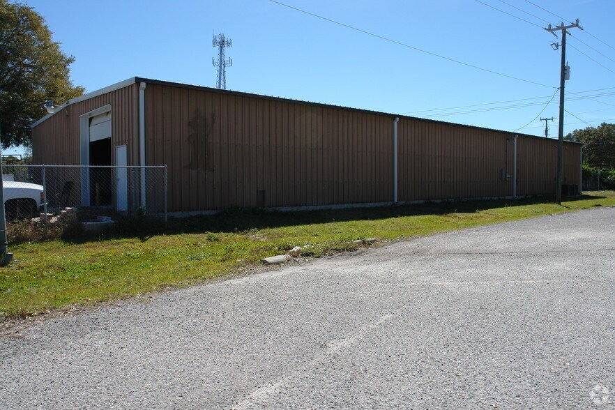 More Photos Of 810-814 49th St E, Palmetto Warehouse For Lease