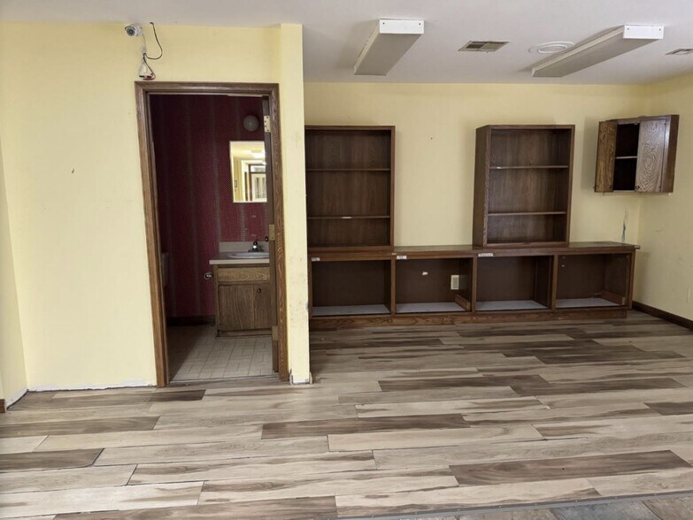 More Photos Of 2124 N 25th St, Waco Medical For Sale