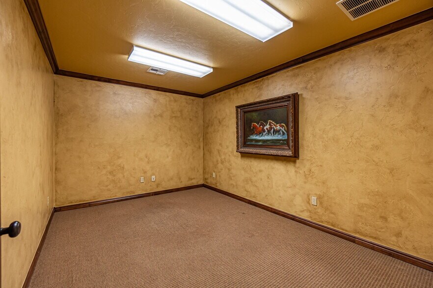 More Photos Of 1530 SW 89th St, Oklahoma City Office For Sale