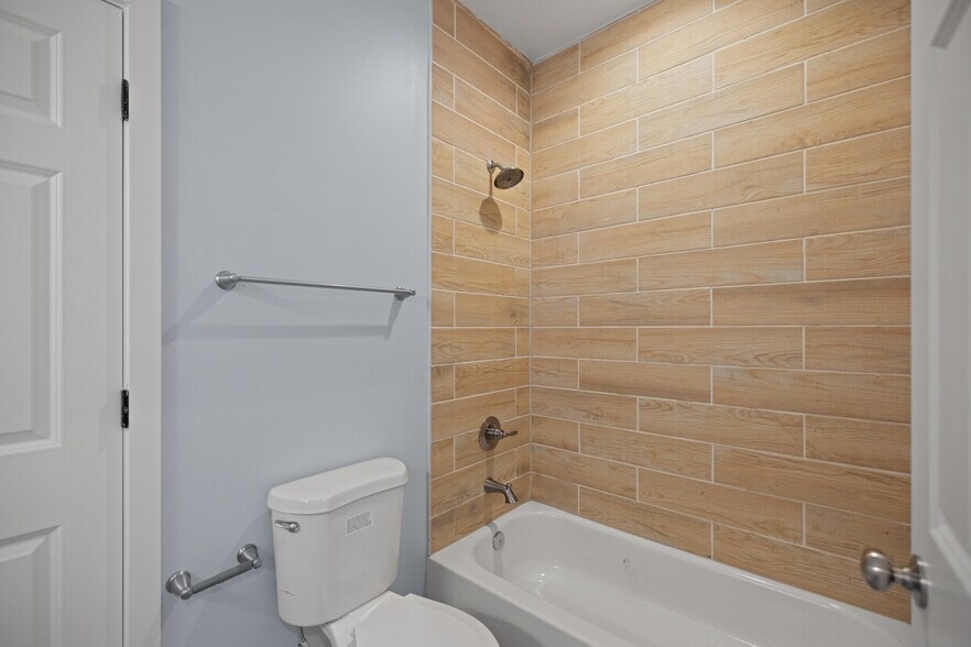 More Photos Of 1916 15th St SE, Washington Apartments For Sale