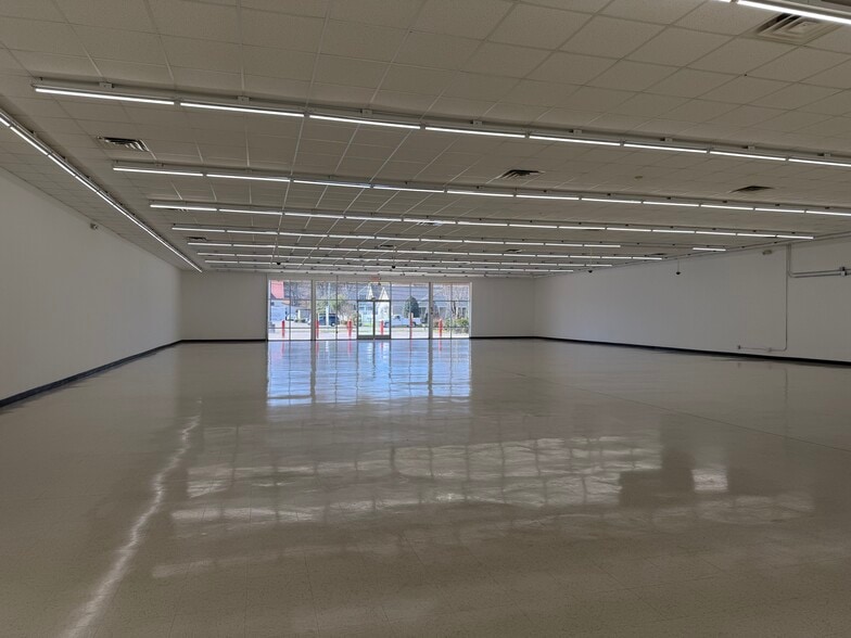 More Photos Of 3321 Triana Blvd SW, Huntsville Freestanding For Lease