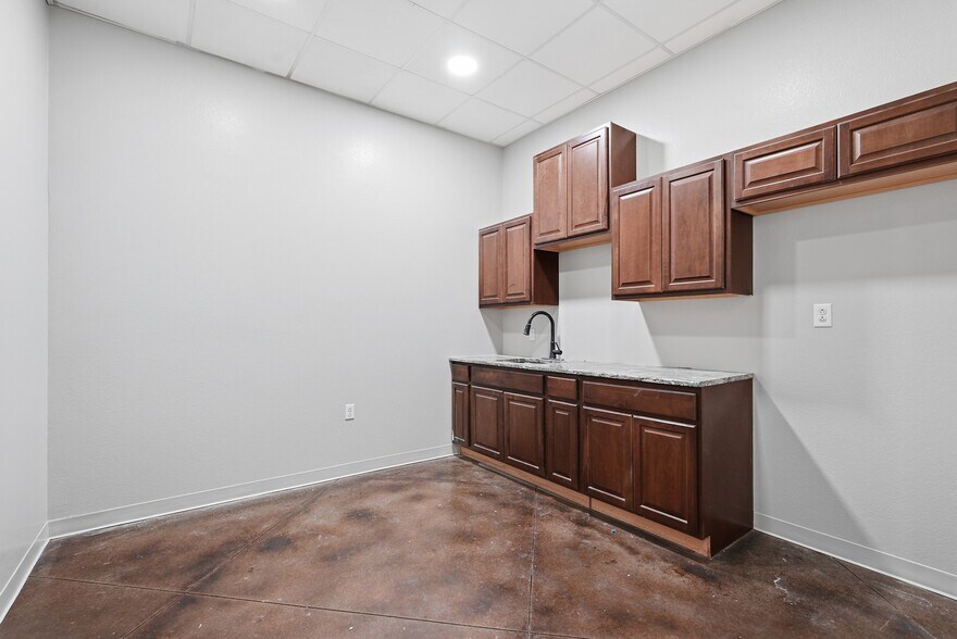 More Photos Of 10819 Stagecoach Rd, Little Rock Office For Sale