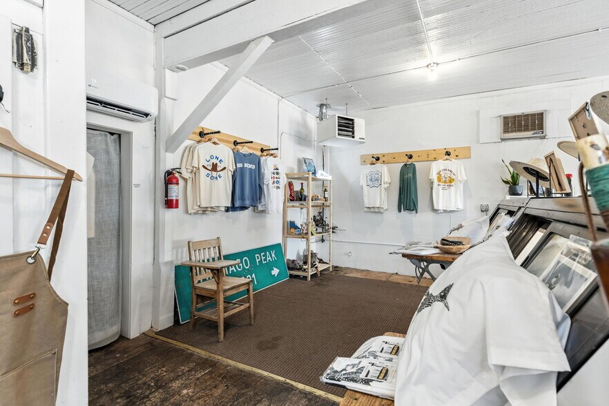 More Photos Of 100 W Murphy St, Alpine General Retail For Sale