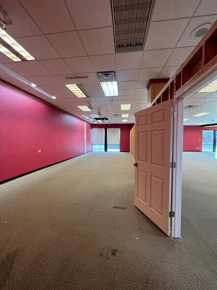 More Photos Of 1900-1906 Johnson Dr, Derby Unknown For Lease