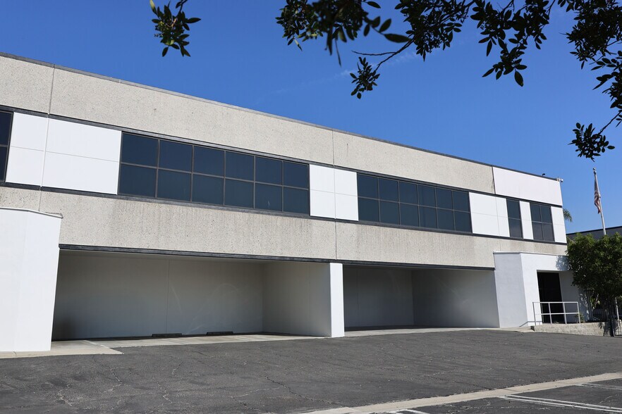 More Photos Of 7915-7919 Ajay Dr, Sun Valley Warehouse For Sale