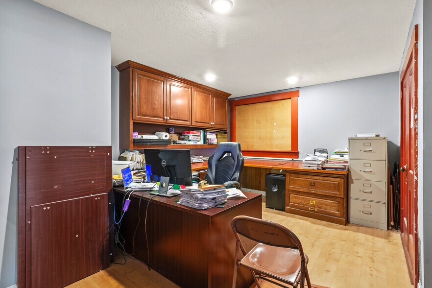 More Photos Of 147 S Springfield St, Saint Paris General Retail For Sale