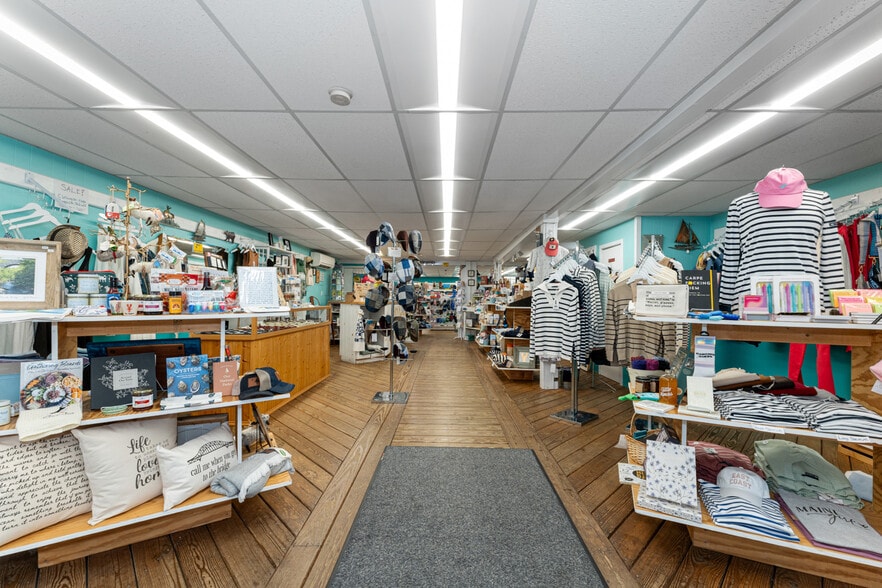 More Photos Of 19 Cottage St, Bar Harbor Storefront For Sale