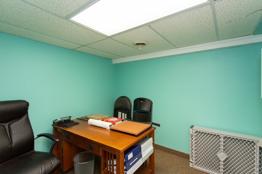 More Photos Of 1265 W Huron St, Waterford Medical For Lease